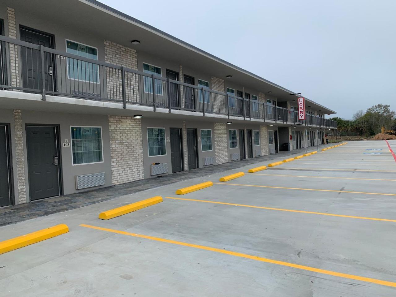 Super 8 By Wyndham Sulphur South Exterior photo
